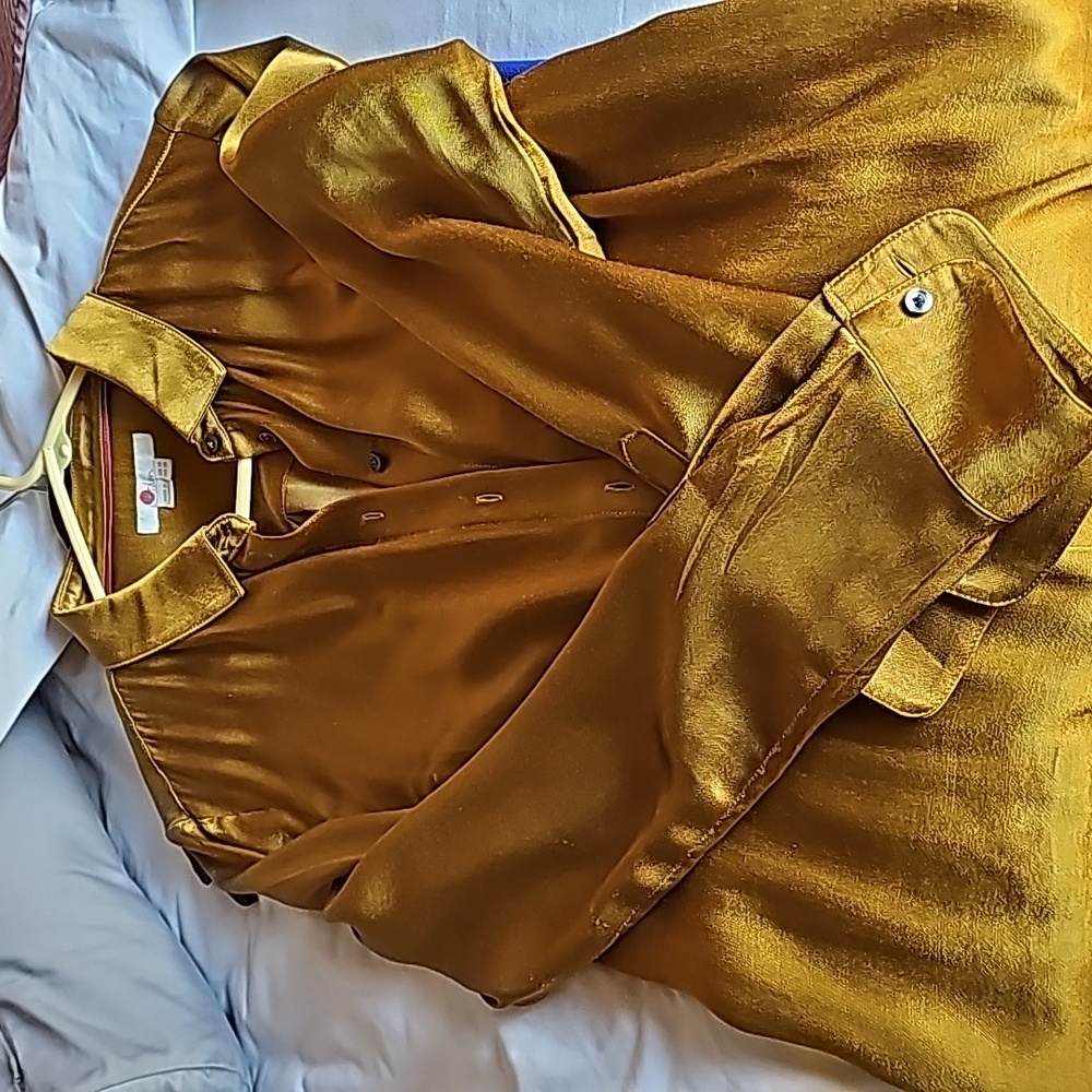 Women's shirt